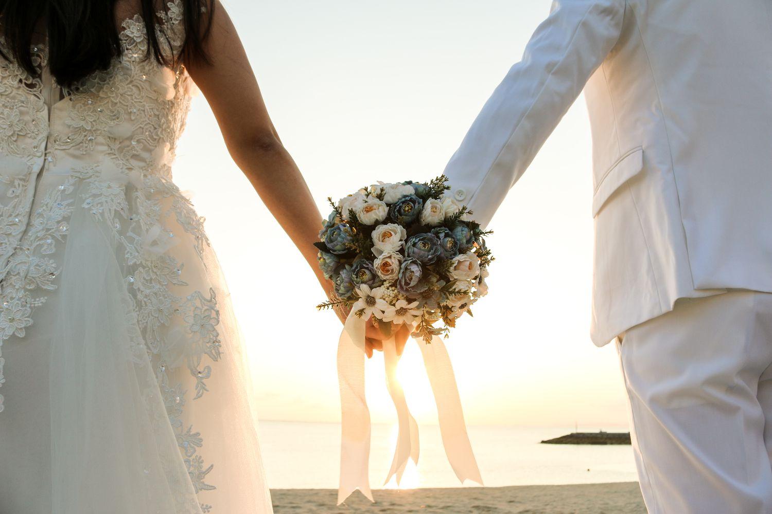 Elegant wedding transportation - arrive in luxury style for your special day